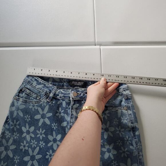 Judy Blue Jeans Womens 29 Blue Wide Crop Daisy Floral Raw Hem Stretch JB88772 - Picture 9 of 12